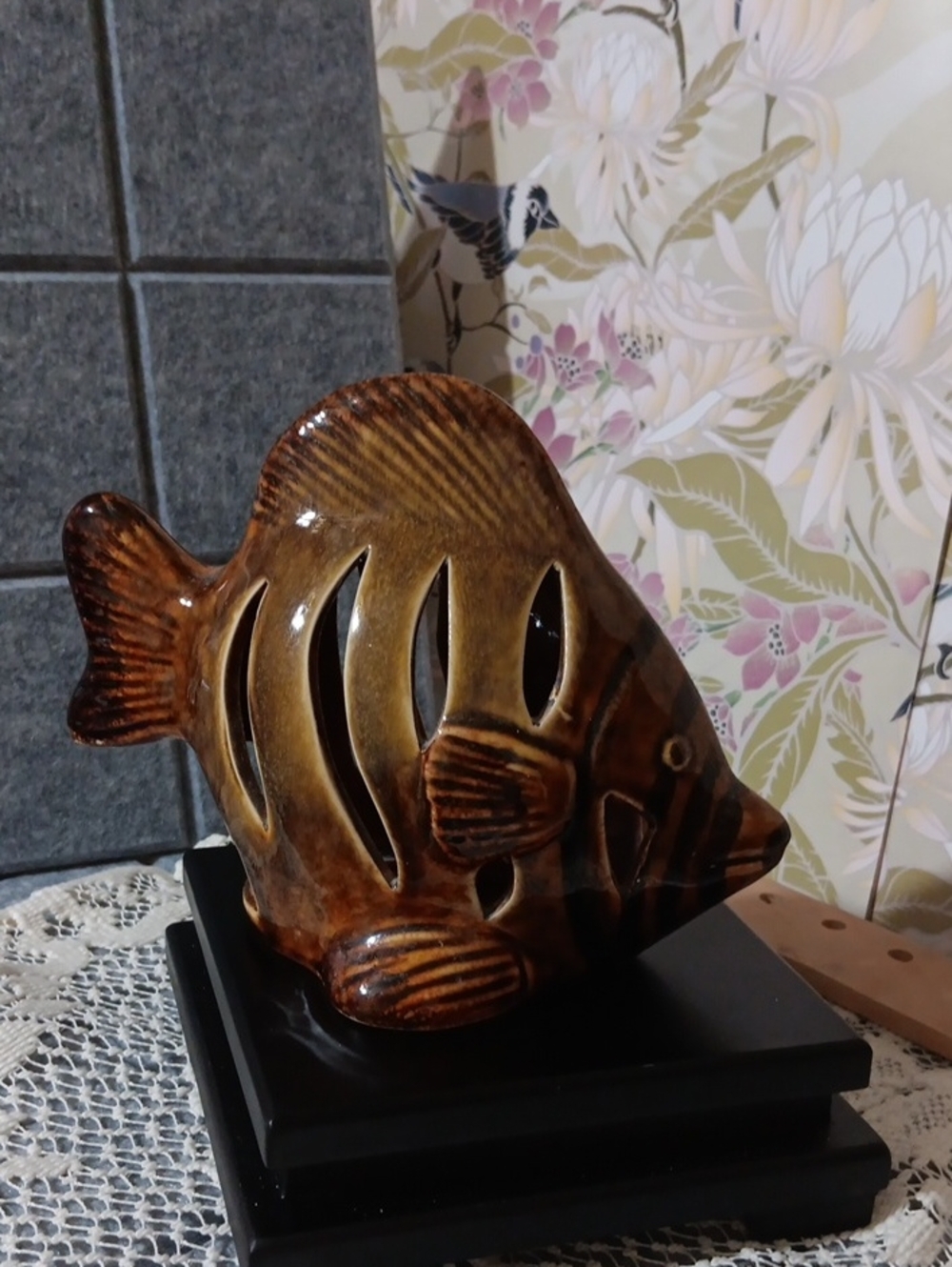 Brown Ceramic Fish Décor Accent - Decorative Aquarium-Style Ornament
